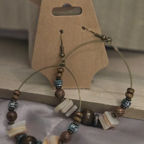 Earing - Picture 4 of 13